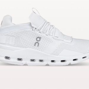 Cloudnova *NEVER WORN*